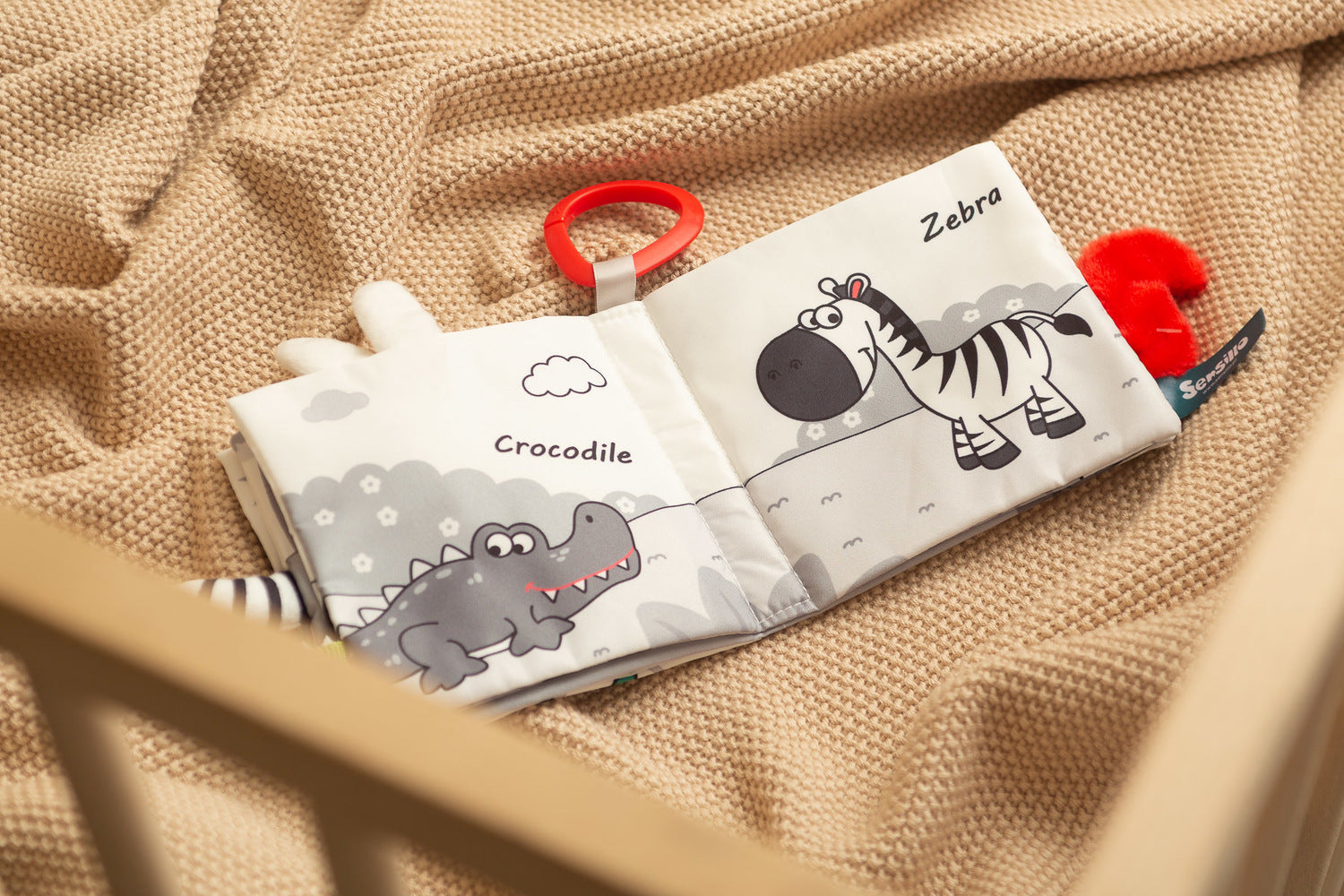 Sensillo Black&White Sensory Book - Animal Kingdom